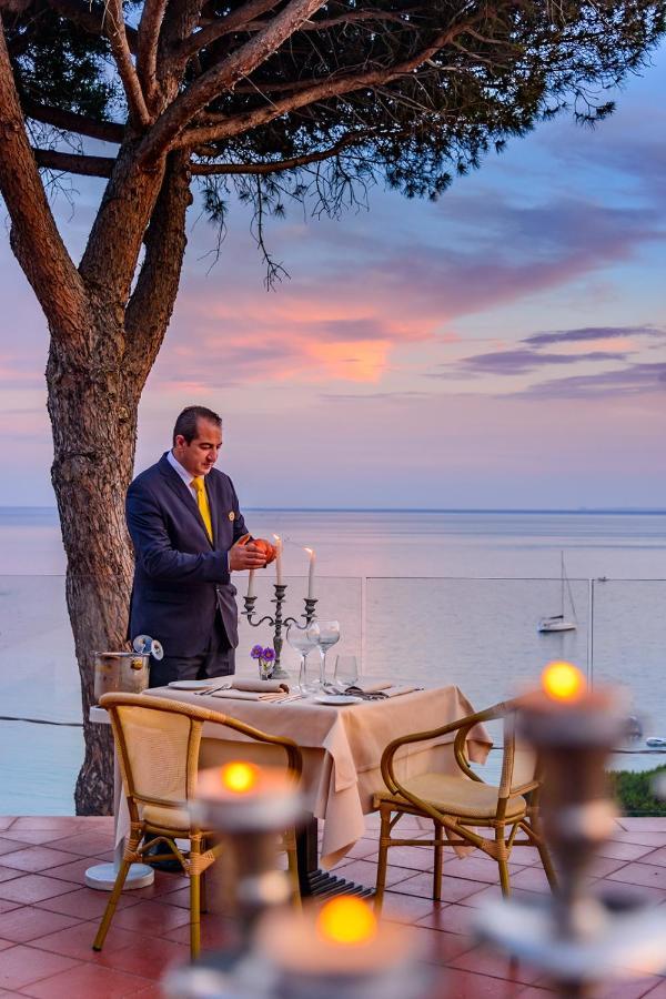 Hotel Baia Imperiale Spiaggia di Cavoli Bagian luar foto