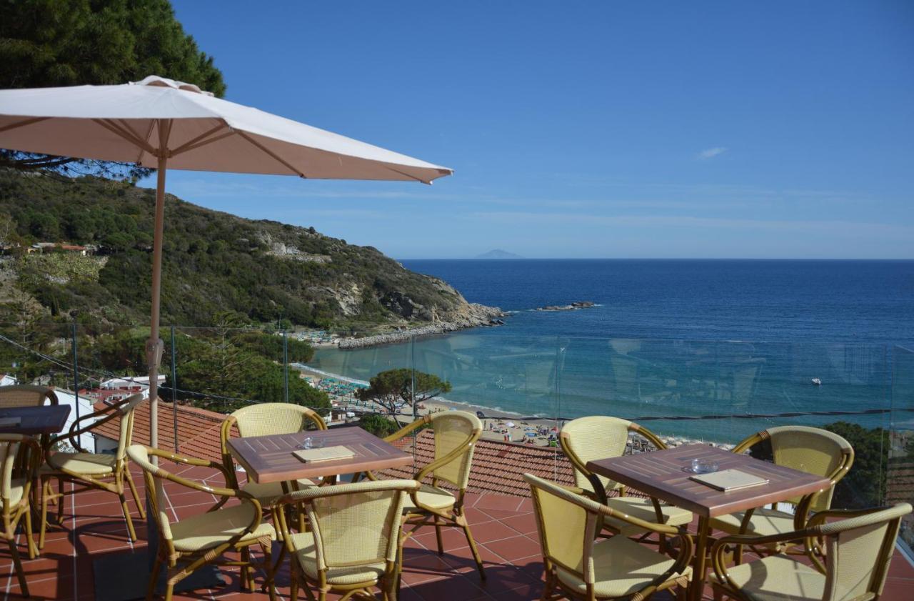 Hotel Baia Imperiale Spiaggia di Cavoli Bagian luar foto