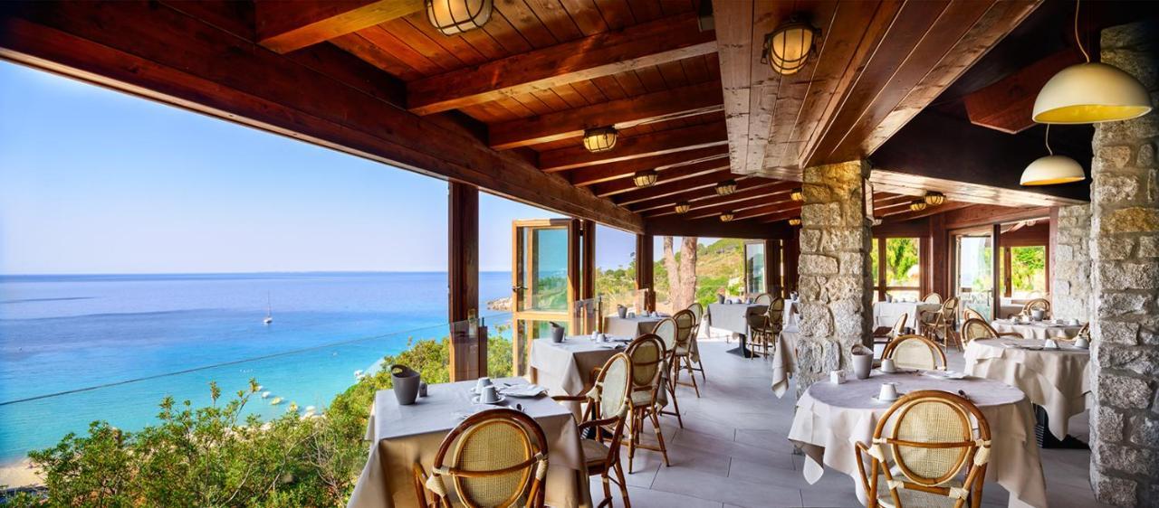 Hotel Baia Imperiale Spiaggia di Cavoli Bagian luar foto