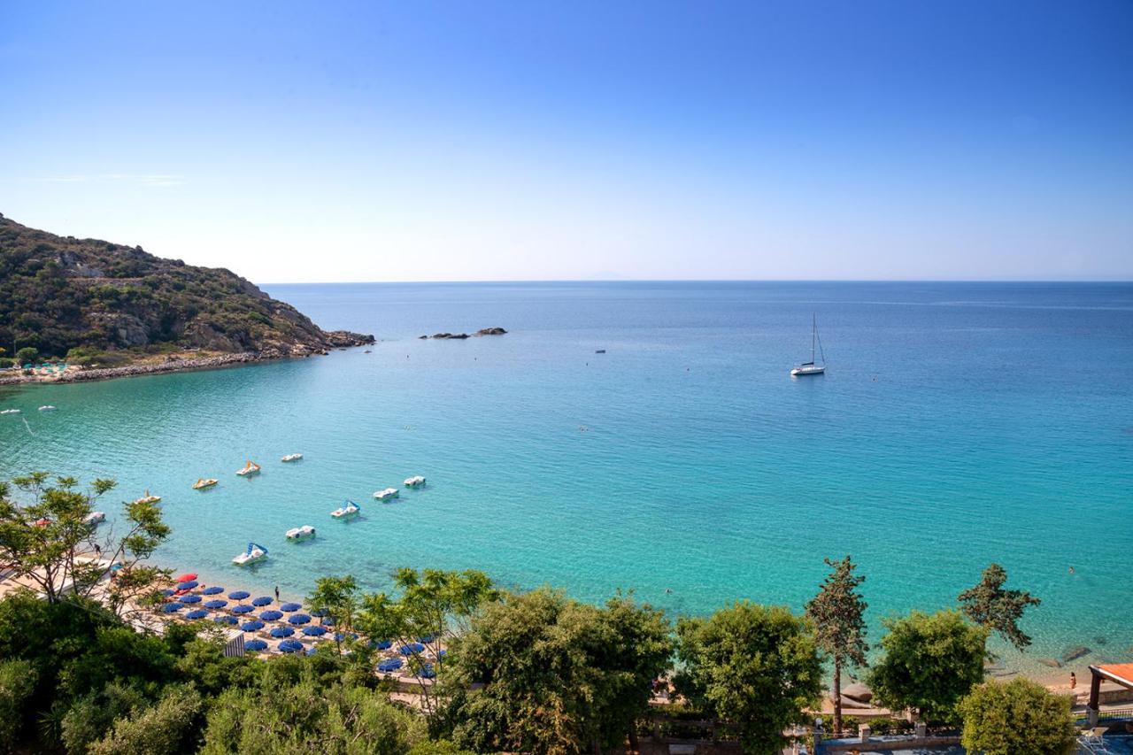 Hotel Baia Imperiale Spiaggia di Cavoli Bagian luar foto