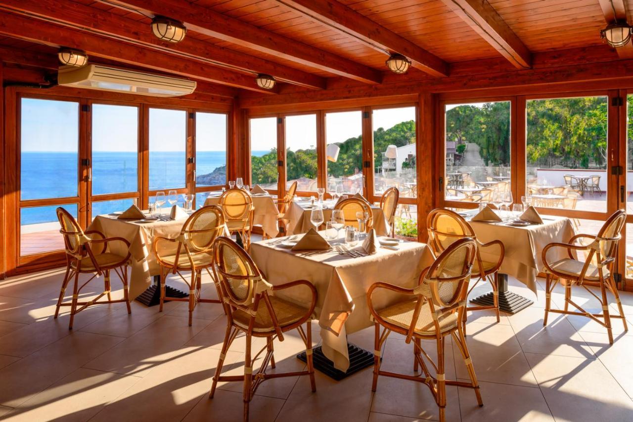 Hotel Baia Imperiale Spiaggia di Cavoli Bagian luar foto